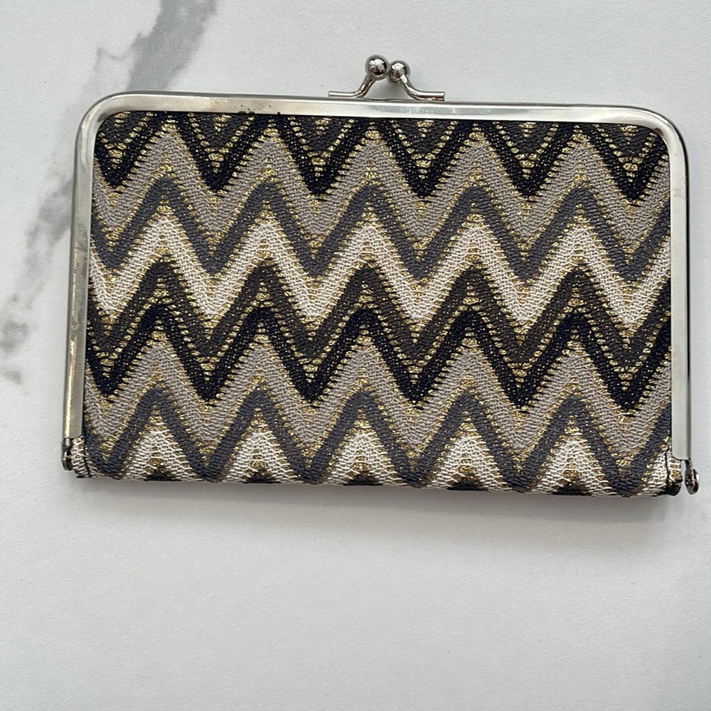Chevron snap wallet